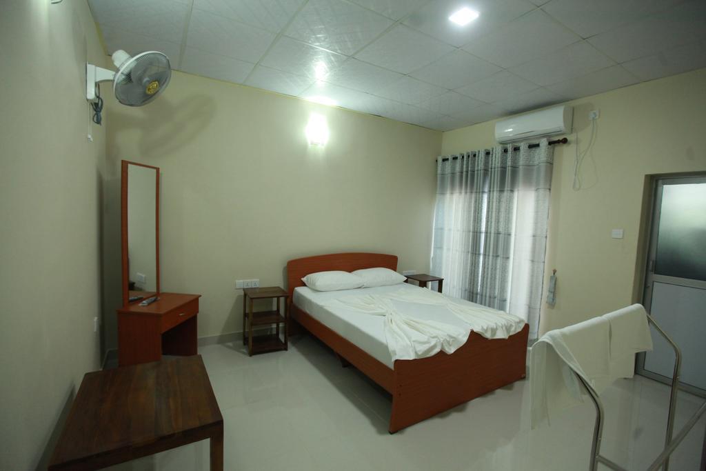 Hotel Lavonka Tourist Rest à Anurâdhapura Extérieur photo